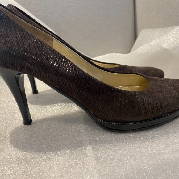 Elegant Ron White Heels - Picture 2 of 3